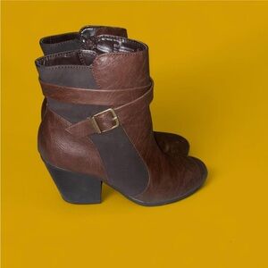 A2 by Aerosoles Brown faux Leather Ankle Boots 6